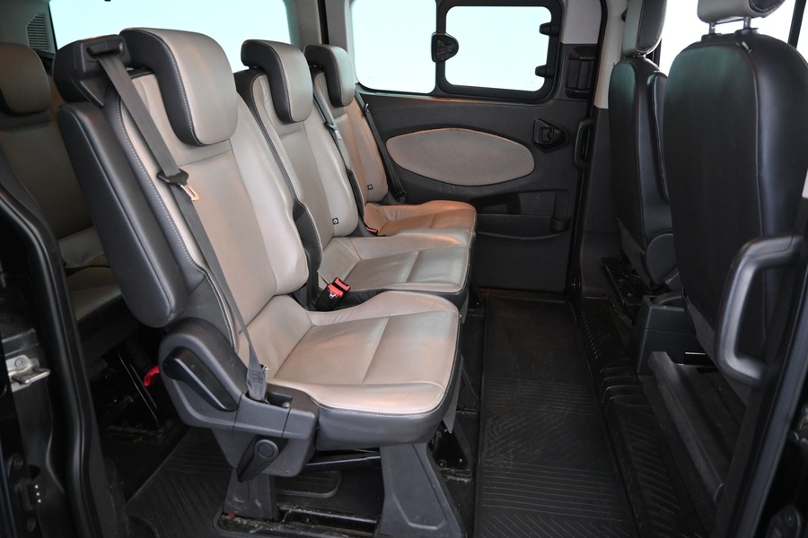 Ford Tourneo Custom vaihtoauto