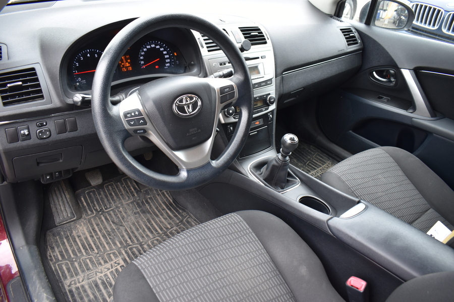 Toyota Avensis vaihtoauto