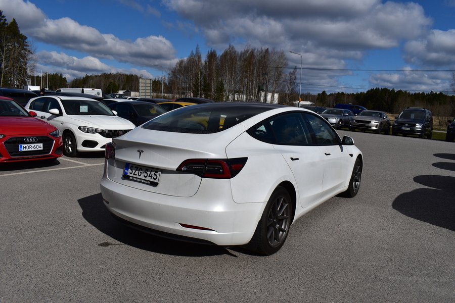 Tesla Model 3 vaihtoauto