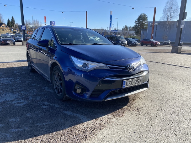 Toyota Avensis vaihtoauto