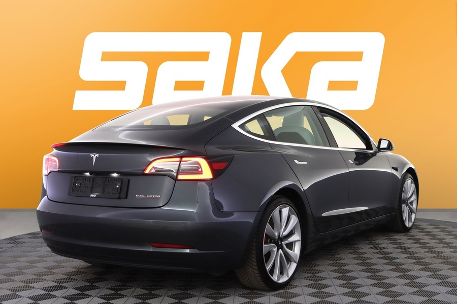 Tesla Model 3 vaihtoauto