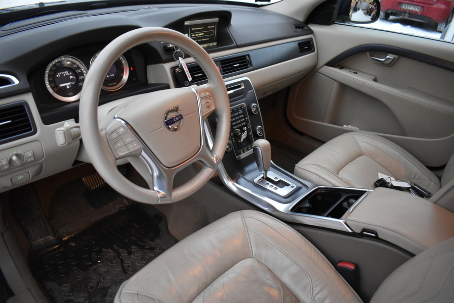 Volvo V70 vaihtoauto