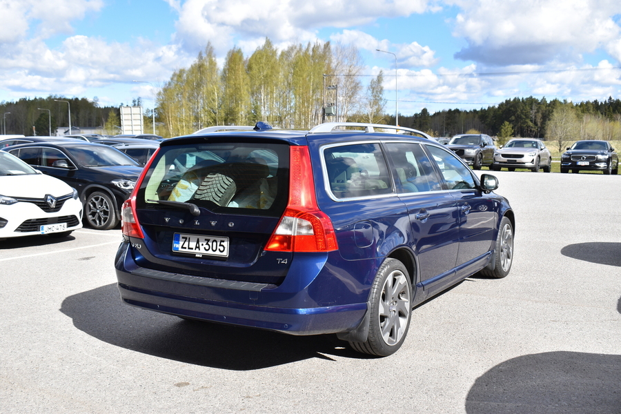 Volvo V70 vaihtoauto
