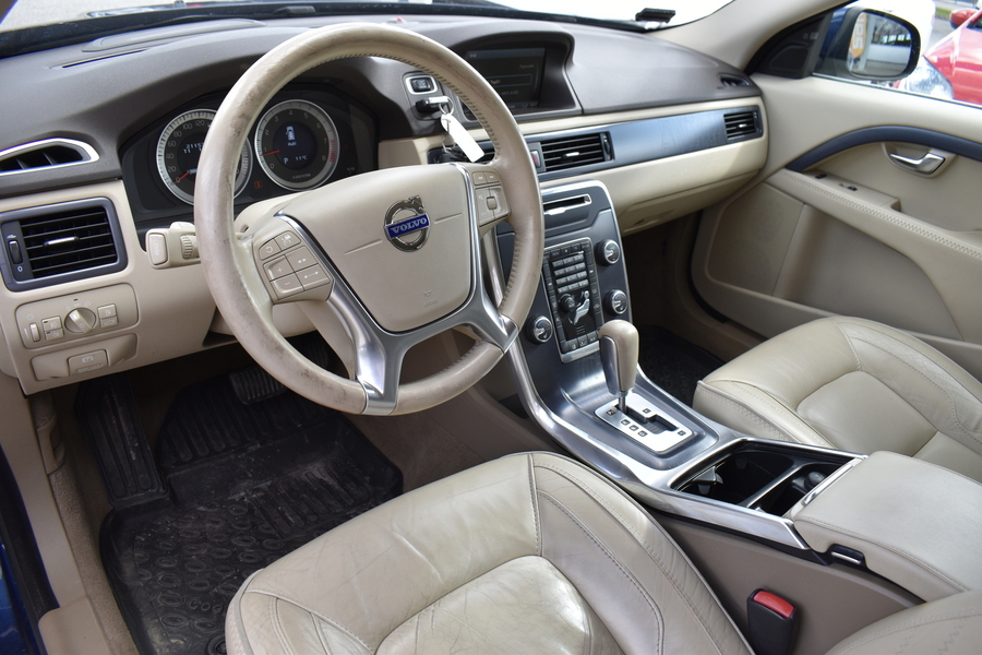 Volvo V70 vaihtoauto