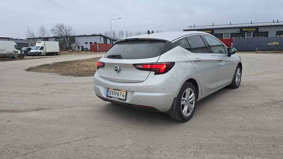 Opel Astra vaihtoauto