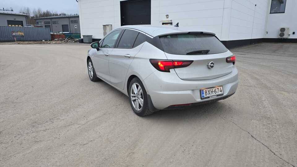 Opel Astra vaihtoauto