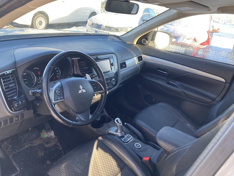 Mitsubishi Outlander PHEV vaihtoauto