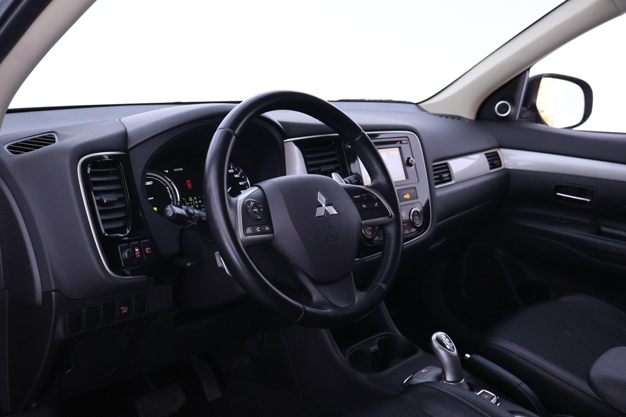 Mitsubishi Outlander PHEV vaihtoauto