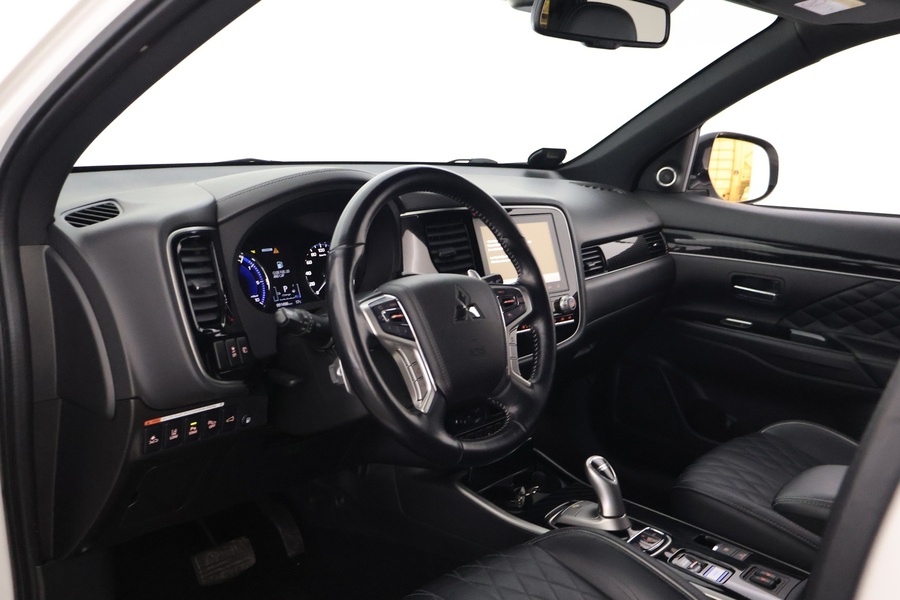 Mitsubishi Outlander PHEV vaihtoauto