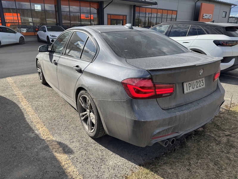 BMW 330 vaihtoauto