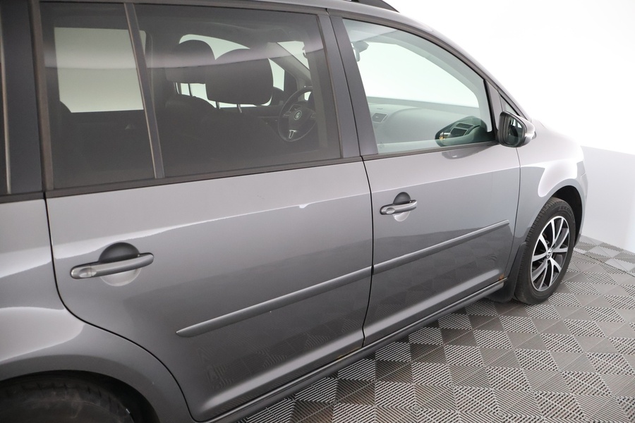 Volkswagen Touran vaihtoauto