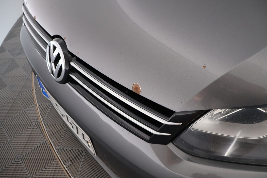 Volkswagen Touran vaihtoauto