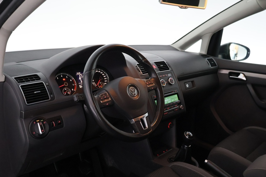 Volkswagen Touran vaihtoauto