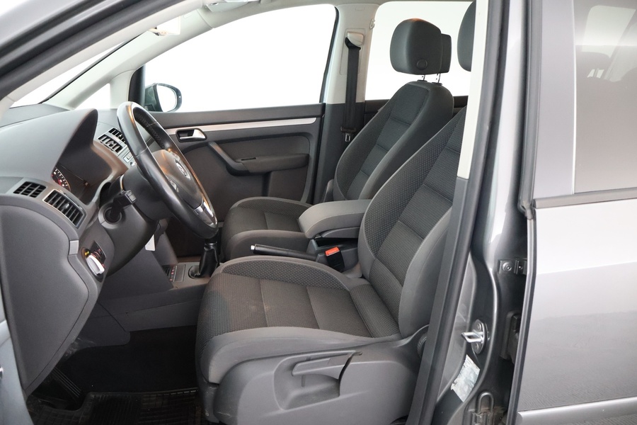 Volkswagen Touran vaihtoauto