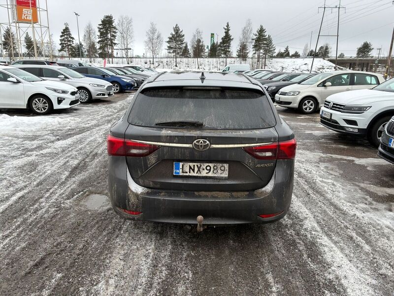 Toyota Avensis vaihtoauto