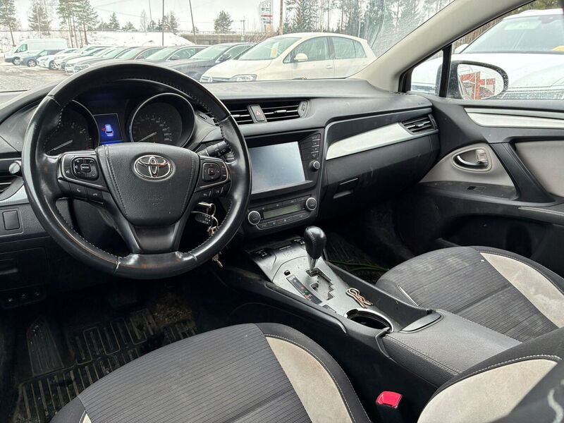 Toyota Avensis vaihtoauto