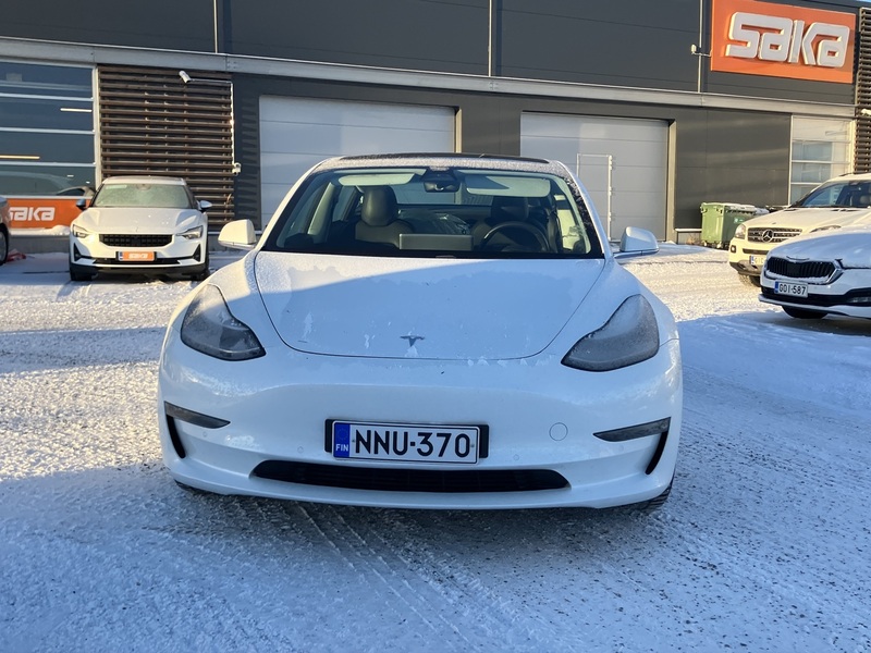 Tesla Model 3 vaihtoauto