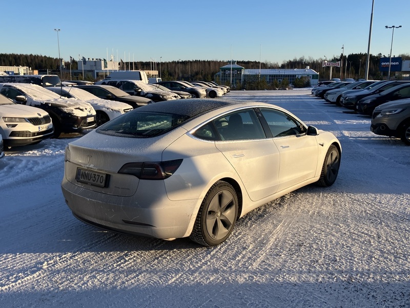 Tesla Model 3 vaihtoauto