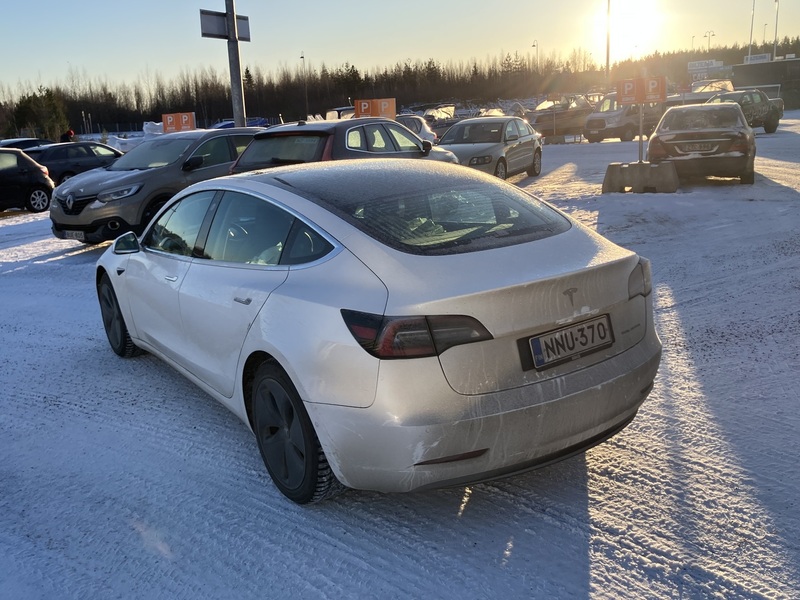 Tesla Model 3 vaihtoauto