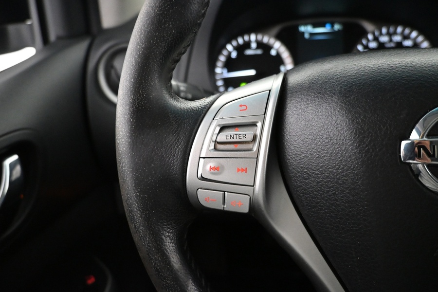 Nissan Navara vaihtoauto