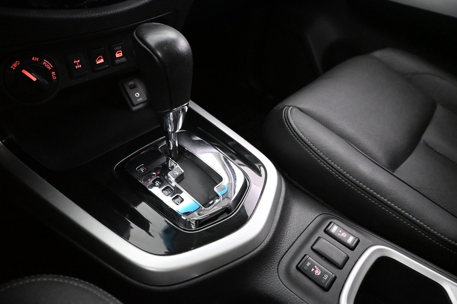 Nissan Navara vaihtoauto