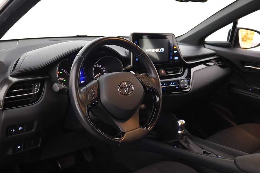 Toyota C-HR vaihtoauto
