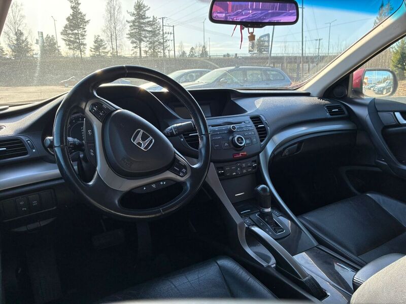 Honda Accord vaihtoauto