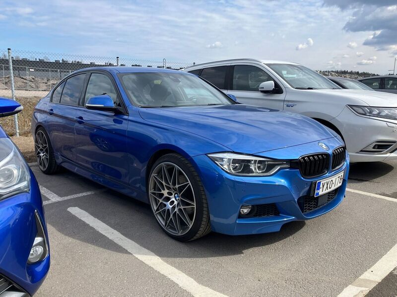 BMW 330 vaihtoauto