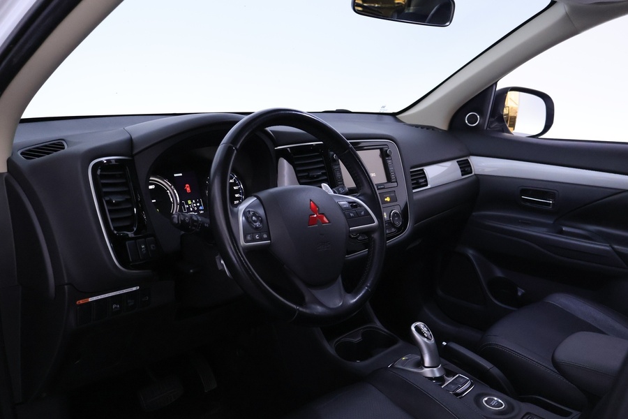 Mitsubishi Outlander PHEV vaihtoauto