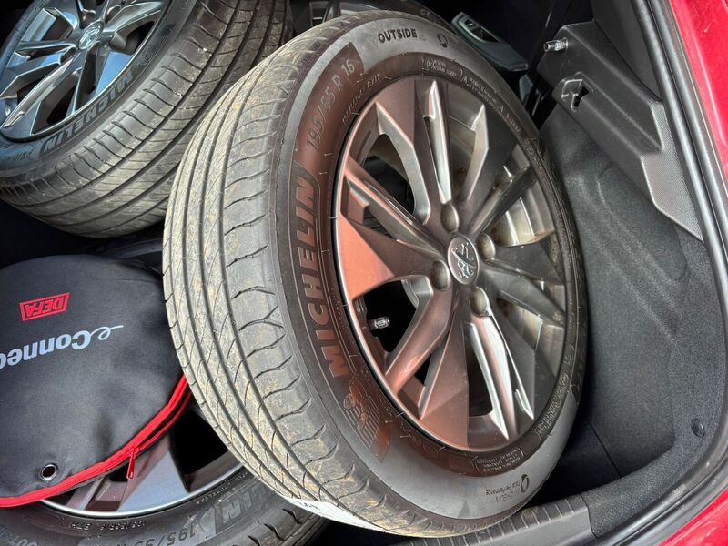 Peugeot e-208 vaihtoauto