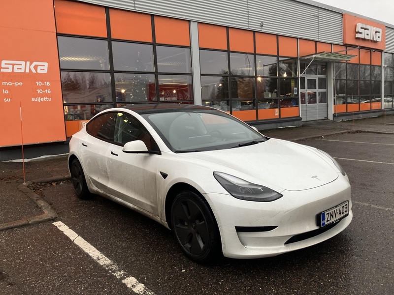 Tesla Model 3 vaihtoauto