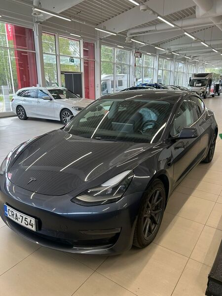Tesla Model 3 vaihtoauto