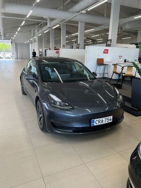 Tesla Model 3 vaihtoauto
