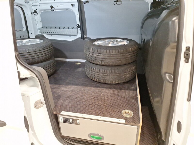 Ford Transit Connect vaihtoauto