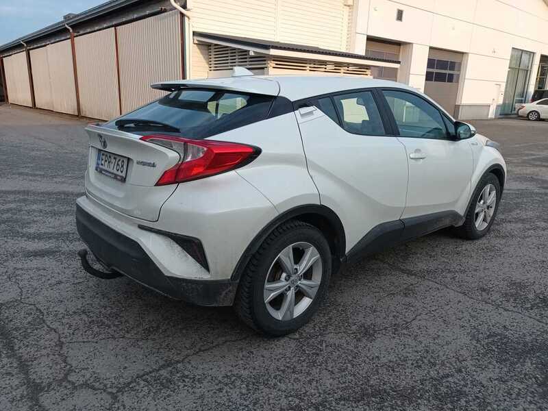 Toyota C-HR vaihtoauto