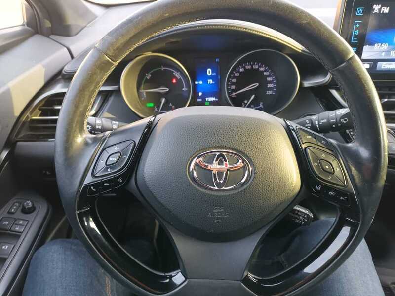 Toyota C-HR vaihtoauto