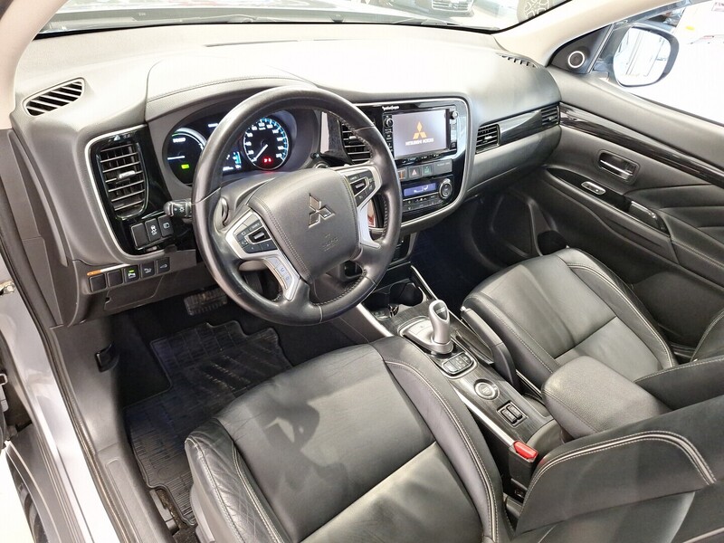 Mitsubishi Outlander PHEV vaihtoauto