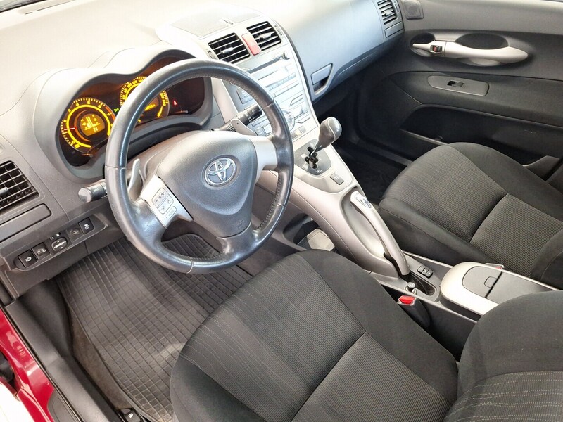 Toyota Auris vaihtoauto