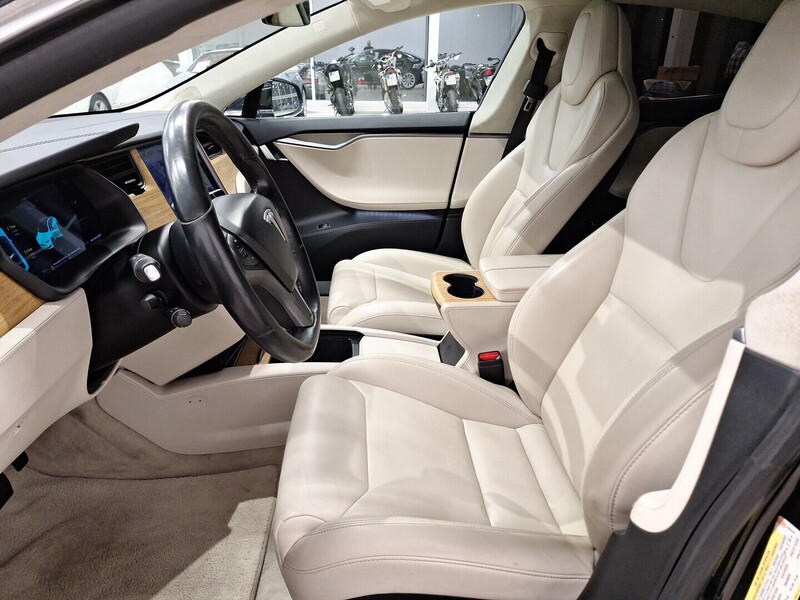 Tesla Model S vaihtoauto