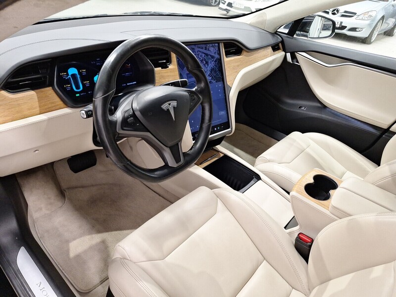 Tesla Model S vaihtoauto