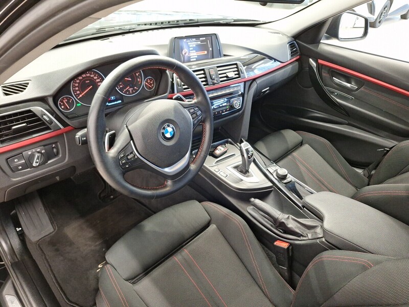 BMW 330 vaihtoauto