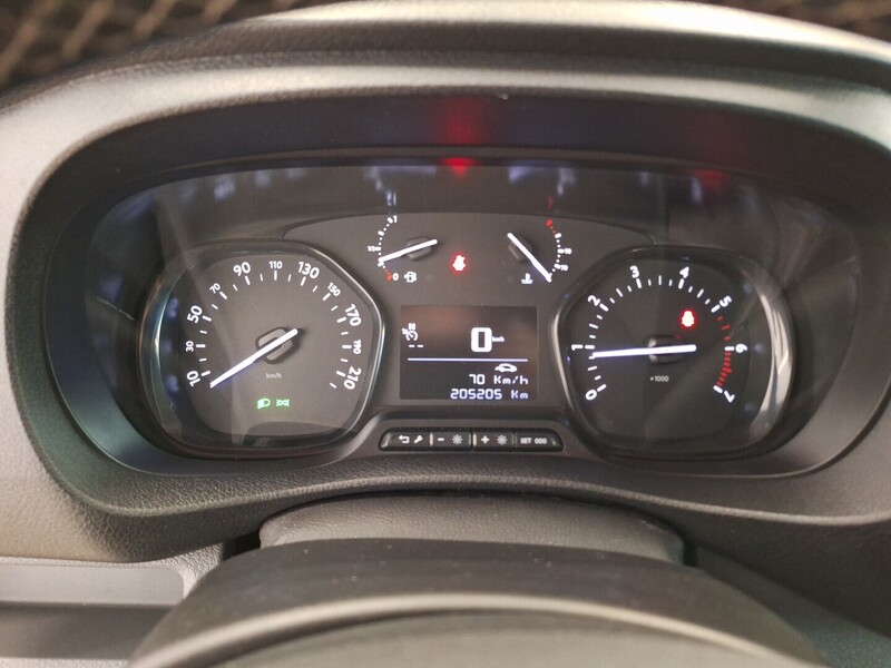 Opel Vivaro vaihtoauto