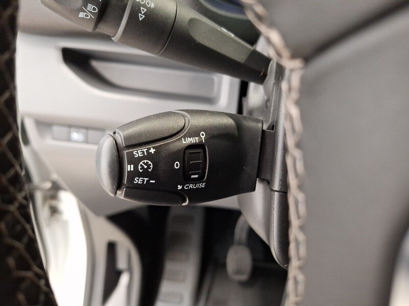 Opel Vivaro vaihtoauto