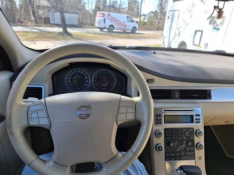 Volvo V70 vaihtoauto