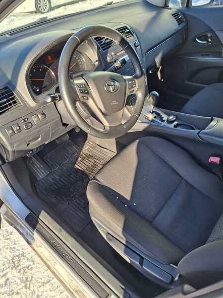 Toyota Avensis vaihtoauto