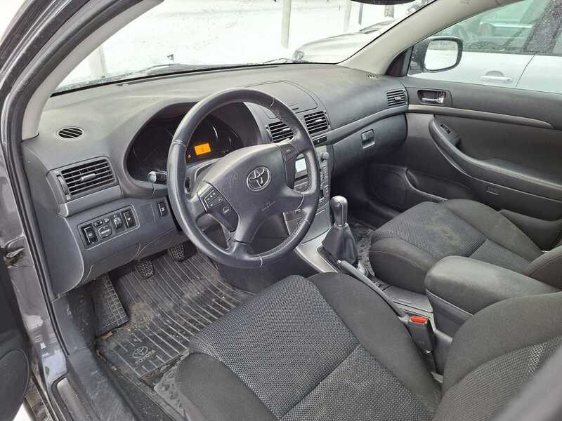 Toyota Avensis vaihtoauto