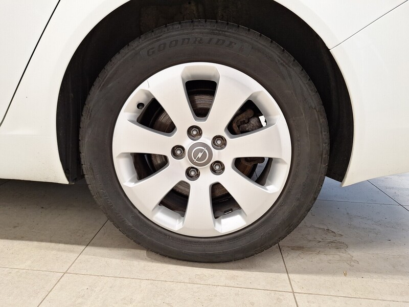 Opel Insignia vaihtoauto