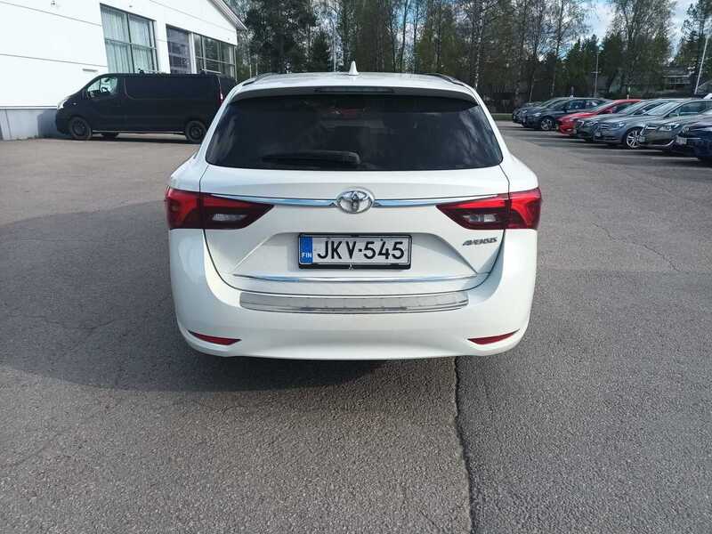 Toyota Avensis vaihtoauto