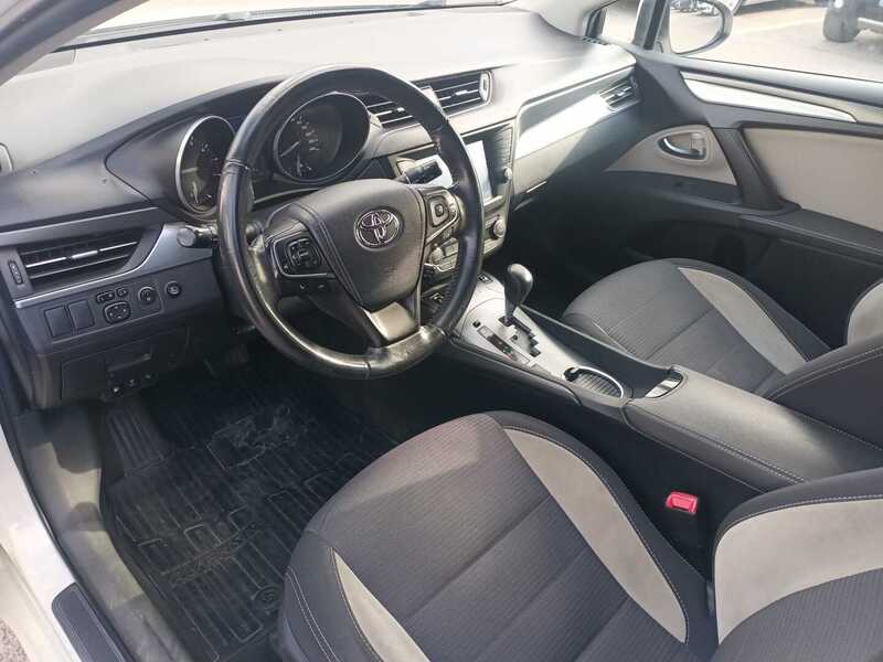 Toyota Avensis vaihtoauto