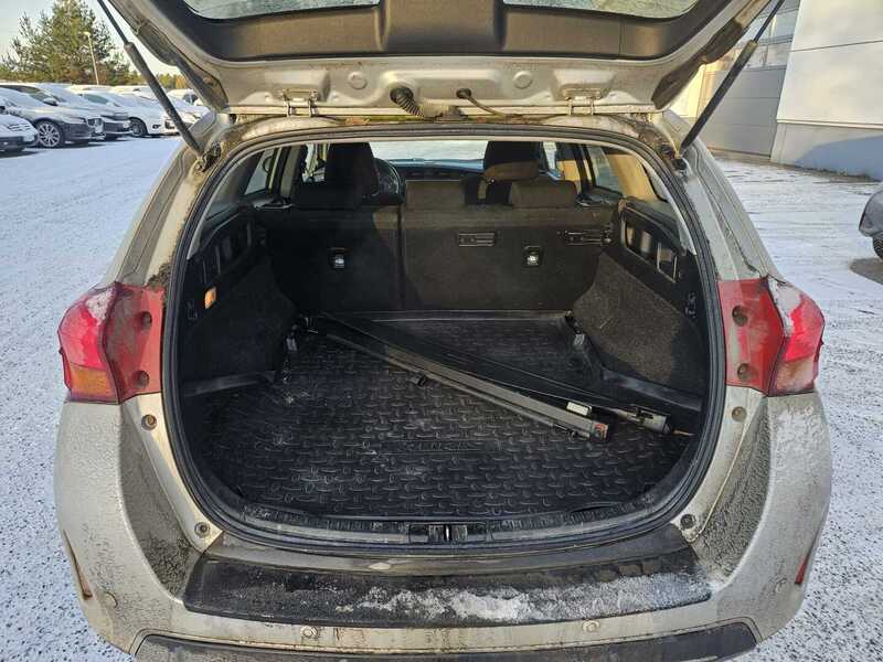 Toyota Auris vaihtoauto